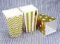 Preview: 4 Stück Popcornbox weiß goldfarben Snackbox MUSTER Zickzack Streifen Punkte