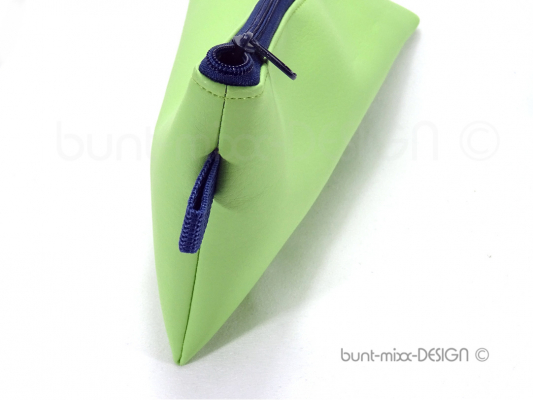 Stiftemäppchen grün dunkelblau, Schulanfang, Kosmetiktasche, Kunstleder grün, Zipper dunkel blau, leatherette light green, by BuntMixxDesign