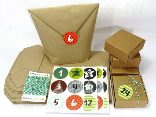 Adventskalender Kraftpapier Tüten Schachteln, bunte Sticker 1 - 24, Twine grün weiß