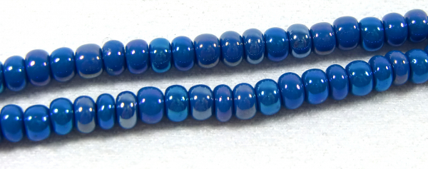 1 STRANG Glasperlen BLAU irisierend 4,1 mm - R005