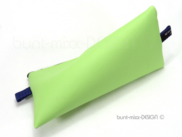 Stiftemäppchen grün dunkelblau, Schulanfang, Kosmetiktasche, Kunstleder grün, Zipper dunkel blau, leatherette light green, by BuntMixxDesign